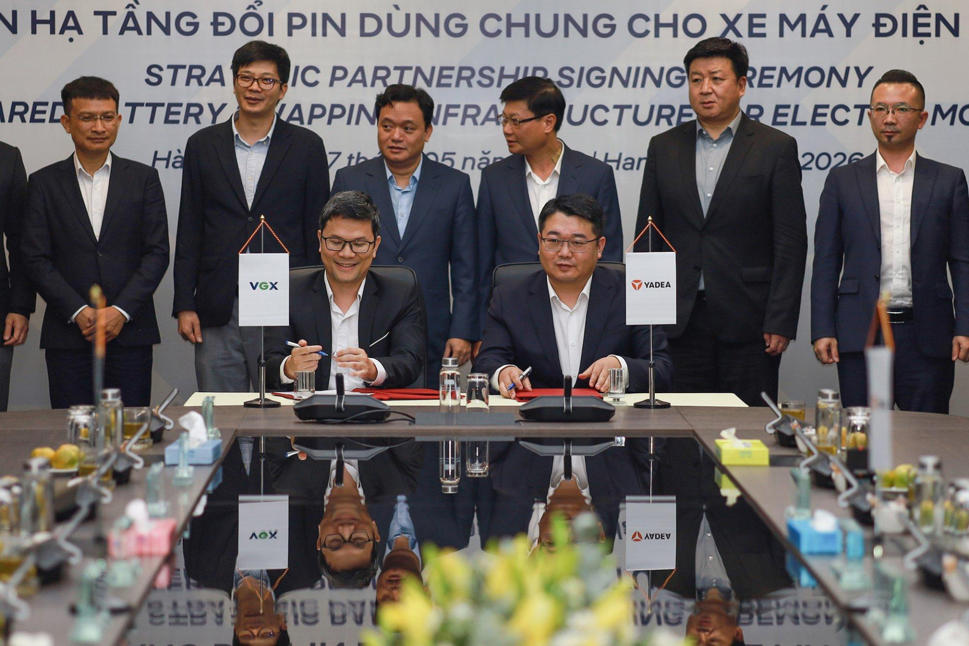 Đại diện VGX và YADEA Việt Nam ký kết thỏa thuận hợp tác chiến lược tại trụ sở Petrolimex, Hà Nội, ngày 27/05/2026