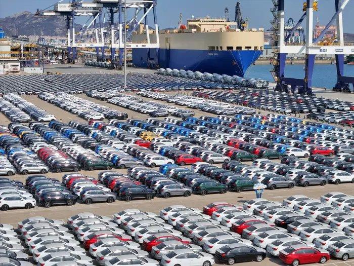 Cảng xuất khẩu xe Trung Quốc - năm 2024, Trung Quốc xuất khẩu hơn 1 triệu xe sang Nga, đưa thị trường này thành điểm đến lớn nhất ngoài quê nhà. Một năm sau, xu hướng đảo chiều rõ rệt. Ảnh minh hoạ.