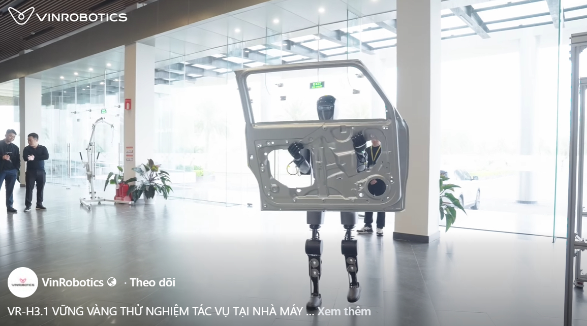 Trước đây robot VR-H3.1 từng biểu diễn nâng và vận chuyển khung cánh cửa ô tô tại sự kiện Demo Day