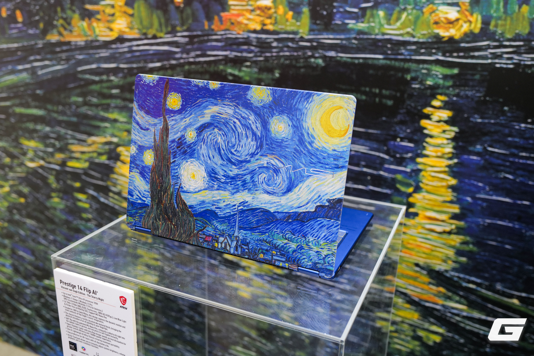 Laptop Prestige 14 Flip AI+ với bức tranh The Starry Night