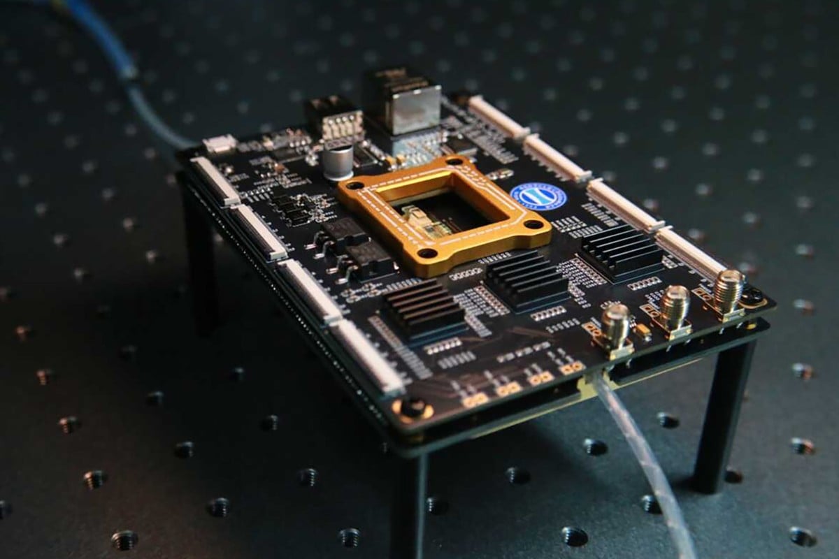 Không cần máy quang khắc của ASML, startup Trung Quốc tuyên bố tìm ra cách sản xuất chip quang học mới, chi phí chỉ bằng 1/10