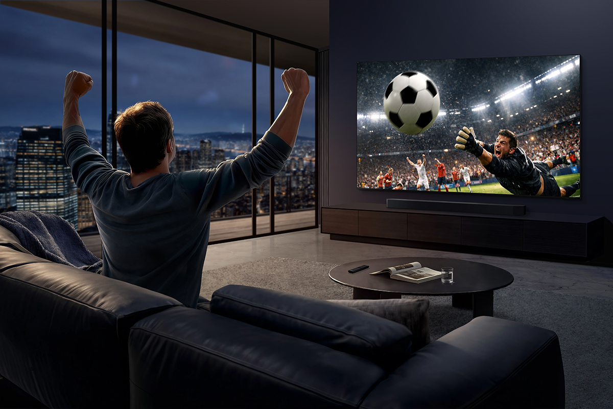 Bấm một nút, hỏi gì đáp nấy ngay trên màn hình: Samsung biến chiếc TV phòng khách thành trợ lý AI biết trò chuyện với cả nhà
