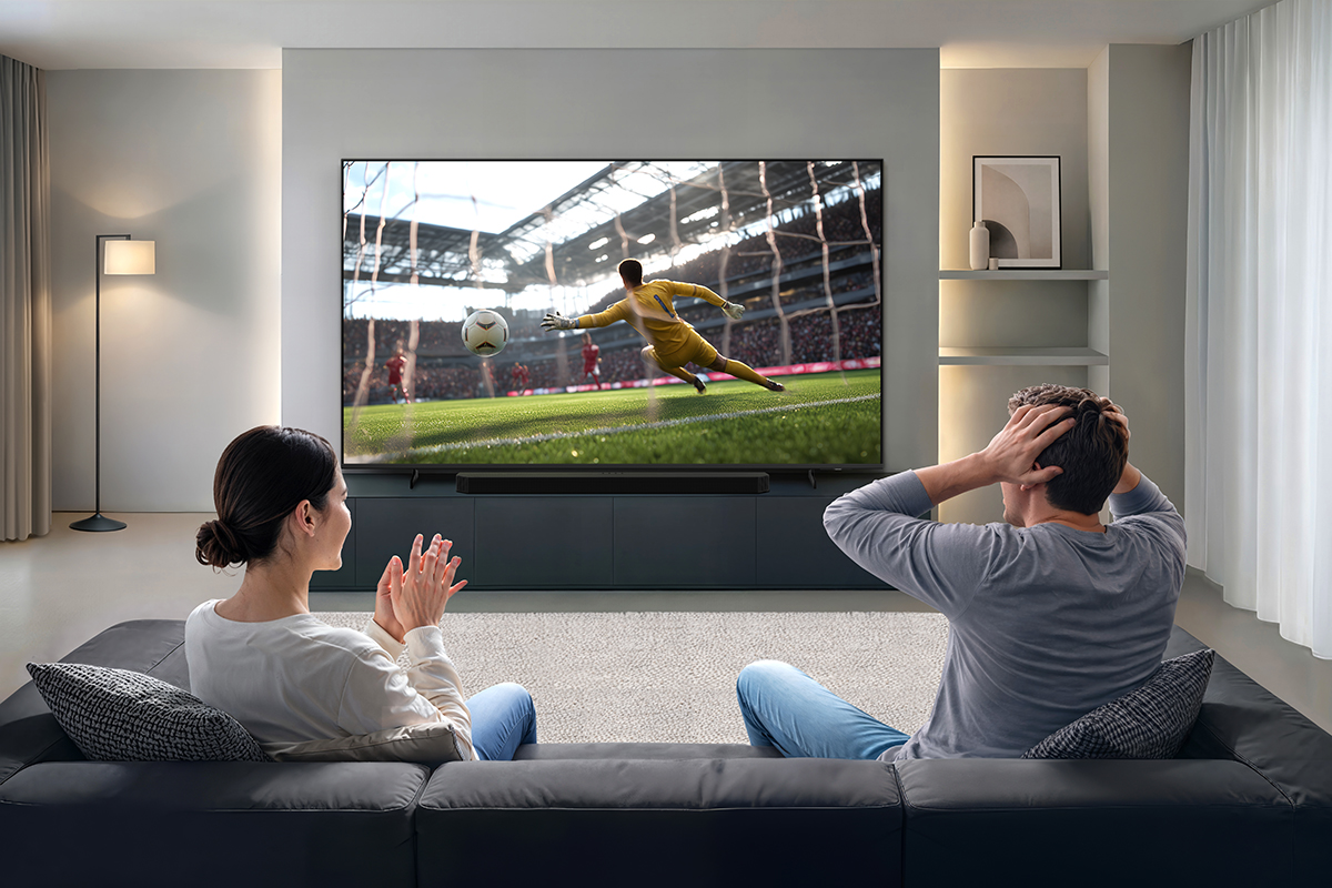 Bấm một nút, hỏi gì đáp nấy ngay trên màn hình: Samsung biến chiếc TV phòng khách thành trợ lý AI biết trò chuyện với cả nhà