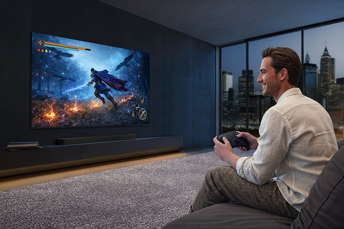 Bấm một nút, hỏi gì đáp nấy ngay trên màn hình: Samsung biến chiếc TV phòng khách thành trợ lý AI biết trò chuyện với cả nhà