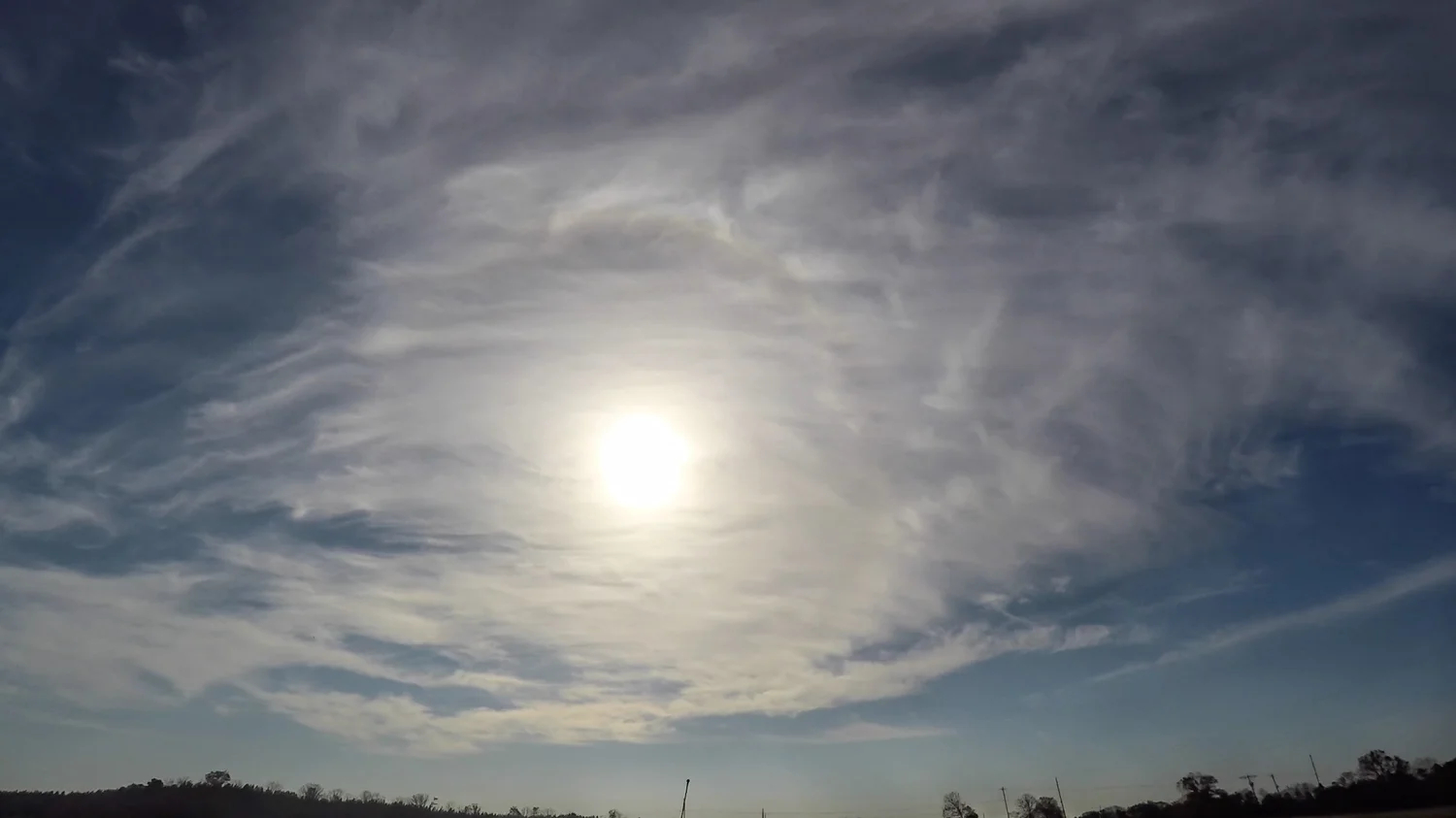 Mây ti tầng (Cirrostratus): lớp mây cao mỏng phủ thành màn