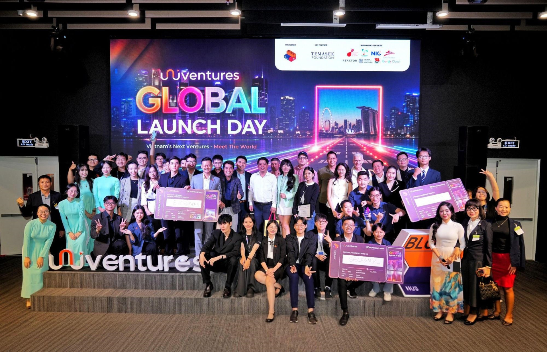   Các đội thi, cố vấn và đại diện ban tổ chức tại Ngày hội UniVentures - Global Launch Day, TP.HCM, ngày 25 tháng 6 năm 2026.  