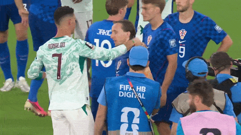 Khoảnh khắc lịch sử ở Toronto: Ronaldo, Modric và tình bạn không tiếng còi nào chấm dứt được