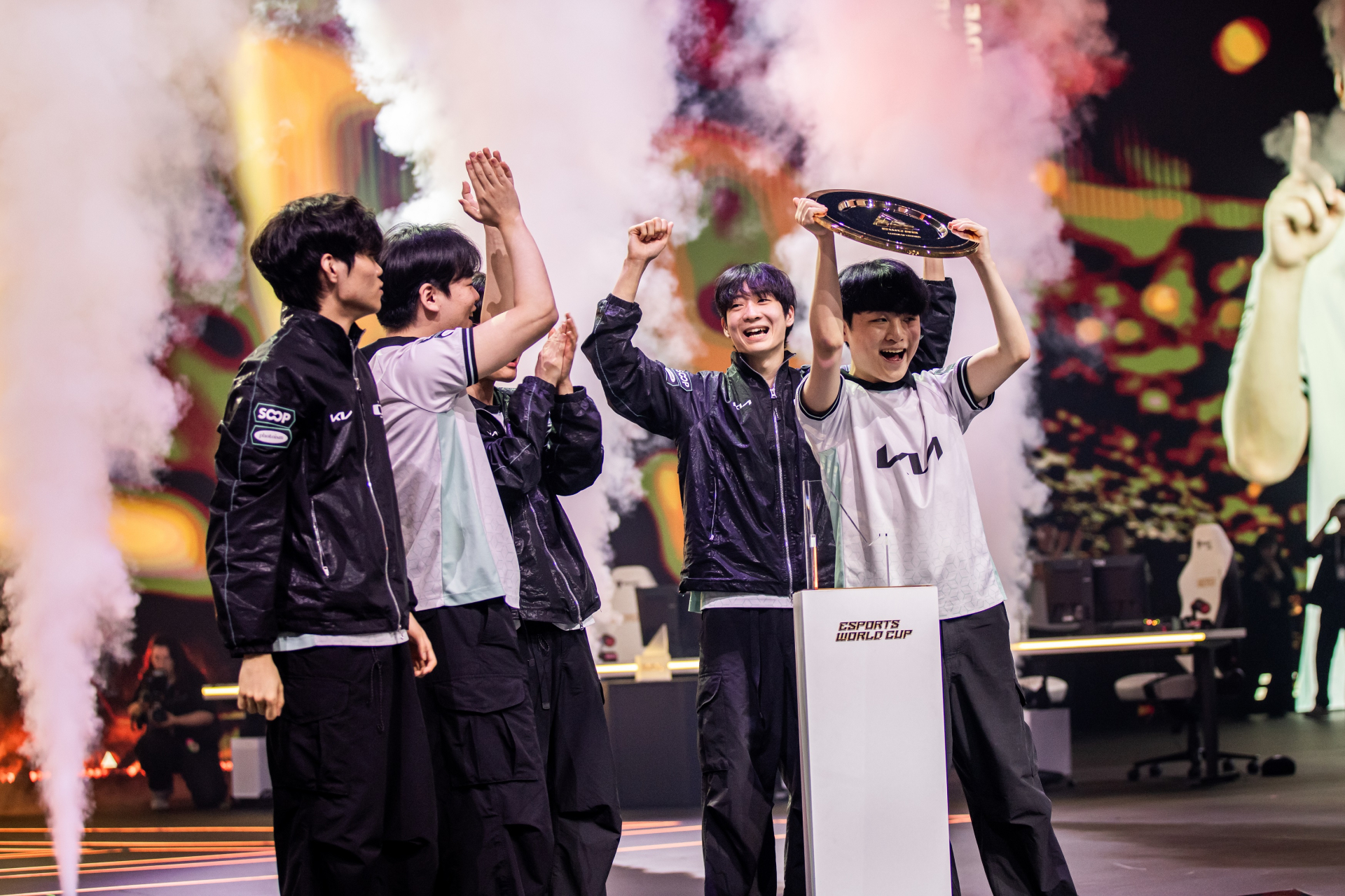 Từ nhánh thua đến ngôi vương Esports World Cup 2026: Dplus Kia giành chức vô địch quốc tế đầu tiên sau 6 năm khát danh hiệu