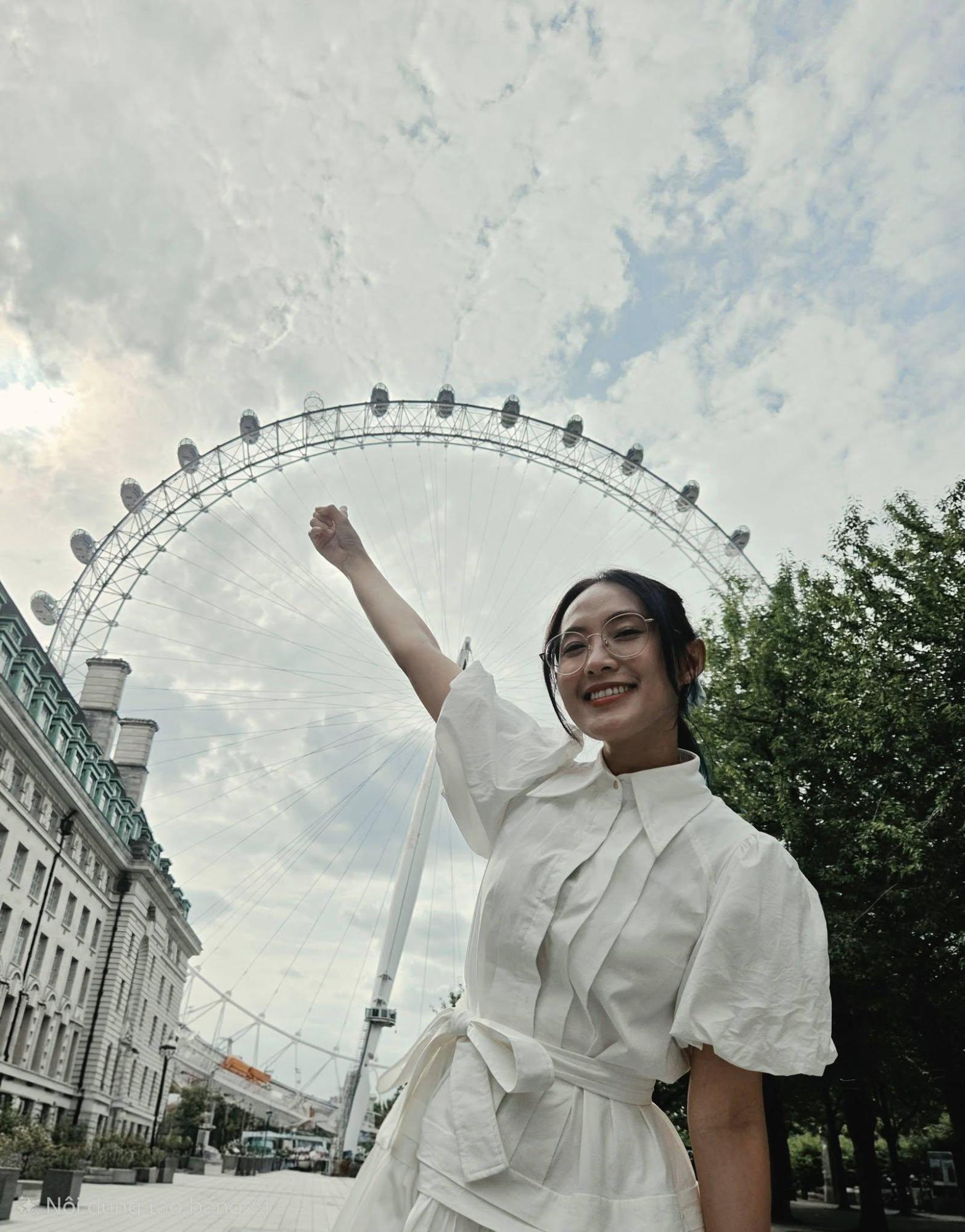 Chân London Eye vào một chiều tháng 7 không bao giờ vắng như trong ảnh này. Sau khi xử lý, khung hình chỉ còn nhân vật, vòng quay và lối đi trống, trong khi cạnh cửa sổ của tòa nhà bên trái vẫn thẳng và không bị kéo méo. Với người làm nội dung du lịch, khác biệt giữa một tấm có ba chục đầu người phía sau và một tấm sạch nền là khác biệt giữa đăng được và không đăng được.