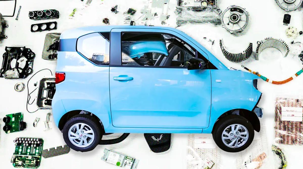 Một mẫu xe điện cỡ nhỏ Trung Quốc được tháo rời để trưng bày toàn bộ linh kiện cấu thành.
