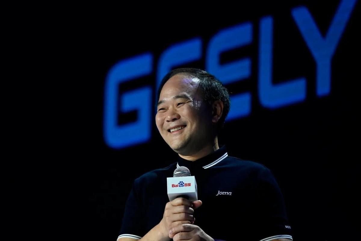 Ông Lý Thư Phúc, Chủ tịch Geely Holding, người tuyên bố ngành ô tô thế giới dư thừa công suất nghiêm trọng và doanh nghiệp của ông dừng xây thêm nhà máy mới.