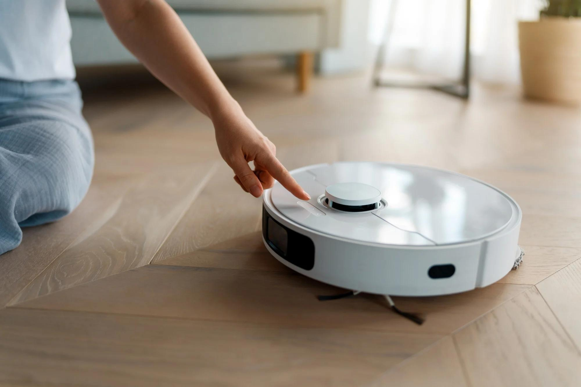 Dùng robot hút bụi để ghi lại cảnh vợ ngoại tình, người chồng thắng kiện rồi nhận án 5 tháng tù