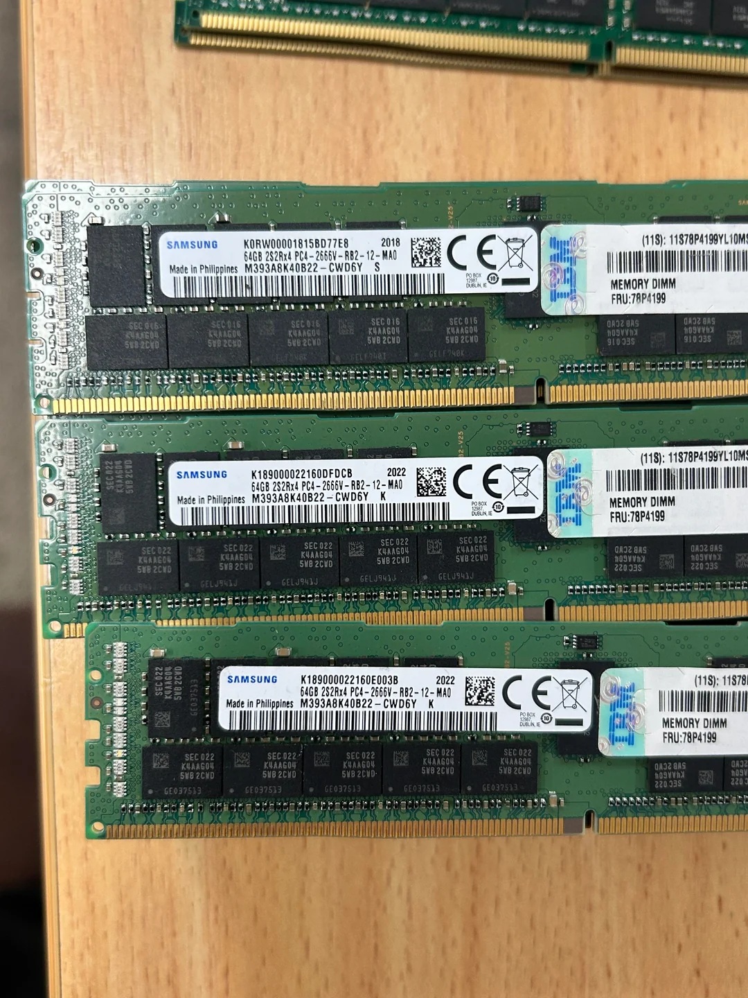 Các thanh RAM DDR4 của Samsung dung lượng 64GB dành cho máy chủ