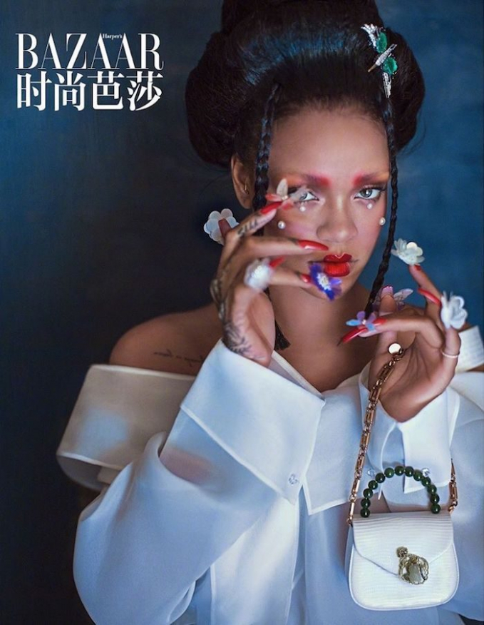 Rihanna cũng từng gây tranh cãi trên bìa Harper’Bazaar của Trung Quốc