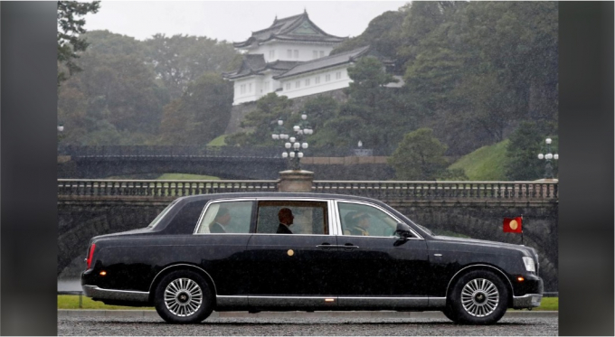 Hoàng đế Nhật Bản Naruhito đến cung điện để làm lễ đăng quang tại Tokyo, Nhật Bản hôm 22/10/2019 (Ảnh: Reuters)