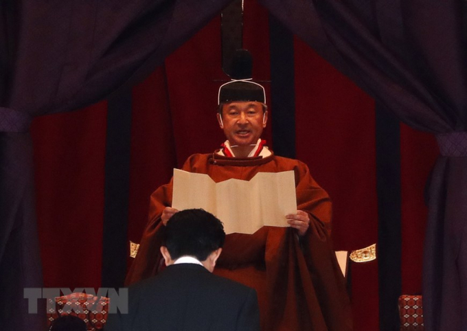 Nhật hoàng phát biểu trong lễ đăng quang (Ảnh TTXVN). 
