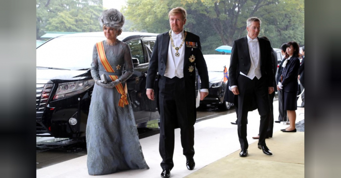 Vua Hà Lan Willem-Alexander và hoàng hậu Maxima đến dự buổi lễ (Ảnh: Reuters).