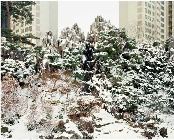 Nhiếp ảnh gia Seoul đã dành nhiều thời gian để quan sát sự thay đổi theo mùa. Trong ảnh là núi Kumgang nổi tiếng của Triều Tiên khi vào đông.