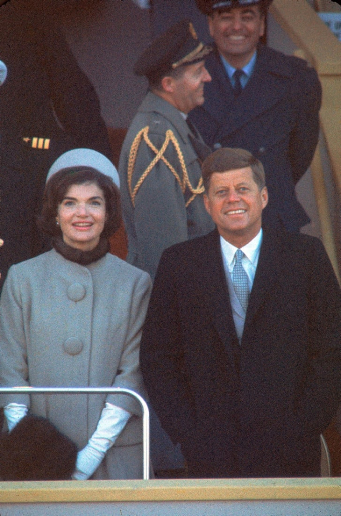 Tổng thống John F. Kennedy và vợ, Jackie Kennedy trong lễ nhậm chức (Ảnh: Leonard McCombe/The LIFE Picture Collection/CNN).