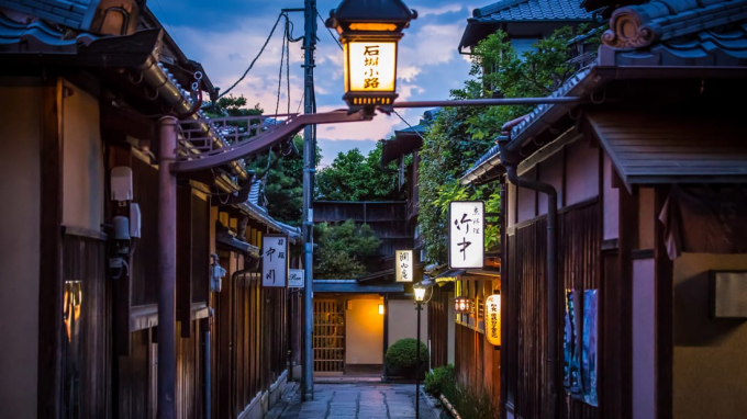 Người dân con phố lịch sử Gion ở Kyoto đã quyết định bỏ phiếu phản đối khách du lịch chụp ảnh do những hành xử kém tế nhị của du khách (Ảnh: Getty Images/mkotera555). 