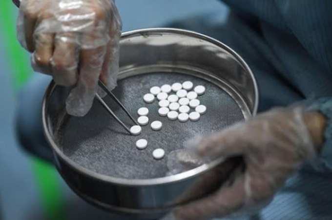 Trung Quốc đã cấp phép sản xuất lô thuốc đầu tiên chống virus Covid-19 hôm 16/2 (Ảnh minh họa)