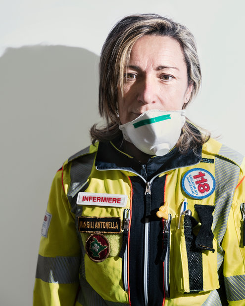 Antonella Mangili, 46 tuổi, y tá dịch vụ cấp cứu 118 tại Bergamo