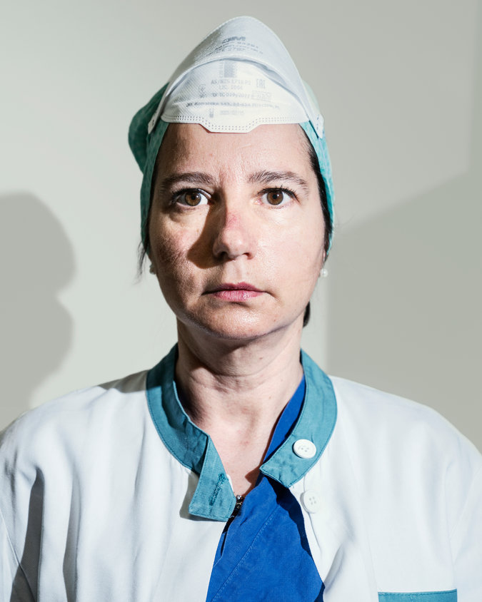 Monica Falocchi, 48 tuổi, y tá trưởng khu điều trị tích cực tại Brescia