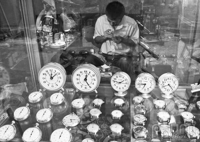 Tiệm sửa đồng hồ cũ trong ngõ nhỏ phố cổ