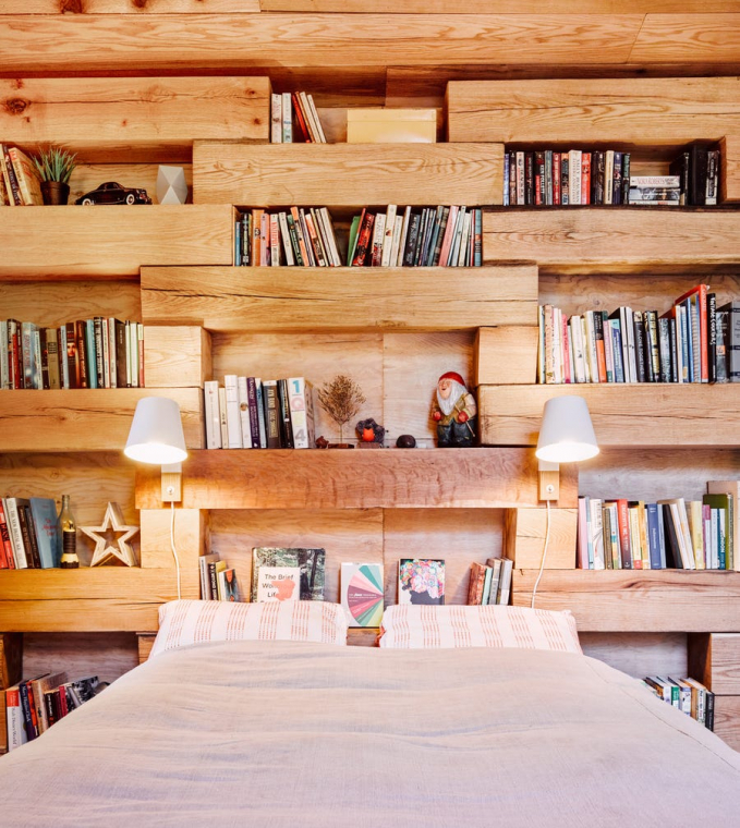 Căn phòng đầy sách của Jason Koxvold.