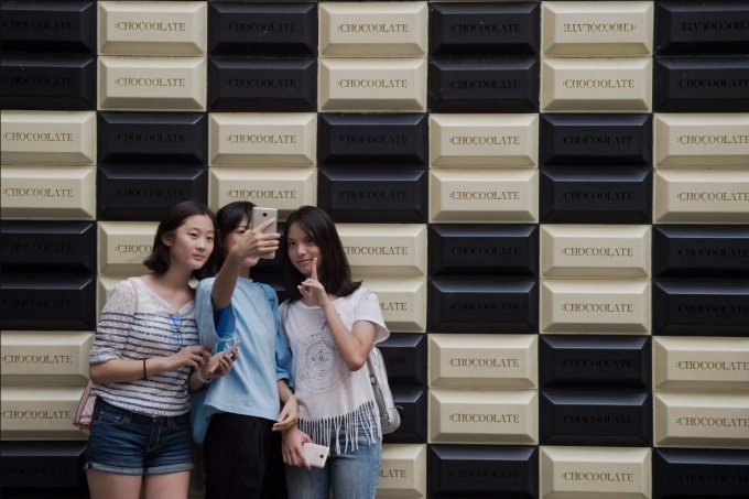 Một số giới trẻ Trung Quốc thích giao tiếp hơn hẹn hò (Ảnh: AFP)