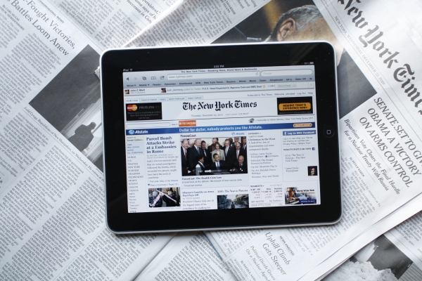 New York Times có mặt trên mọi nền tảng, từ in giấy tới online, apps điện thoại, máy tính.