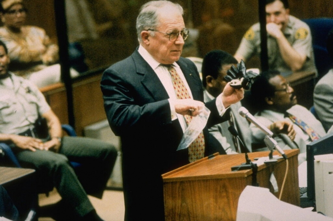 Luật sư F. Lee Bailey trong phiên xét xử của O.J.Simpson 1995 (Ảnh: Ted SoquiSygma, via Getty Images)