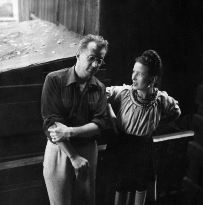 Nữ văn sĩ Simone de Beauvoir bên tình yêu của bà, nhà văn Nelson Algren (Ảnh: internet).