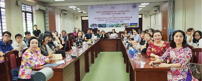 Các hội viên Hội NTT TP HCM dự Hội nghị trực tuyến APNN năm 2020 tổ chức ở Đài Loan, Trung Quốc trong 2 ngày 24 - 25/10/2020 (điểm cầu tại TP Hồ Chí Minh)
