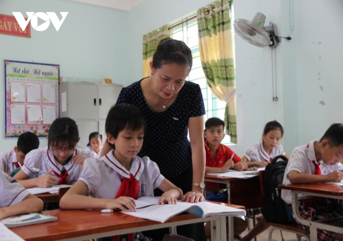 Thầy cô giáo trong trường luôn dành những tình cảm quan tâm đặc biệt với Trang.