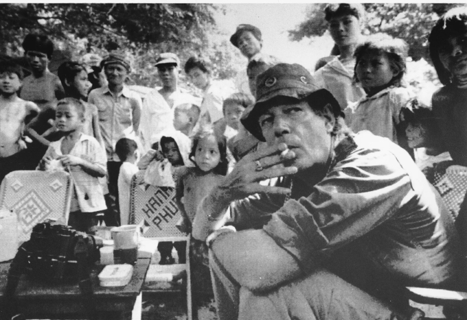 Ông Page ở Chimpou (Campuchia) vào năm 1991, trong một số chuyến hành trình tìm hài cốt của hai nhiếp ảnh gia đồng nghiệp (Ảnh: AP).