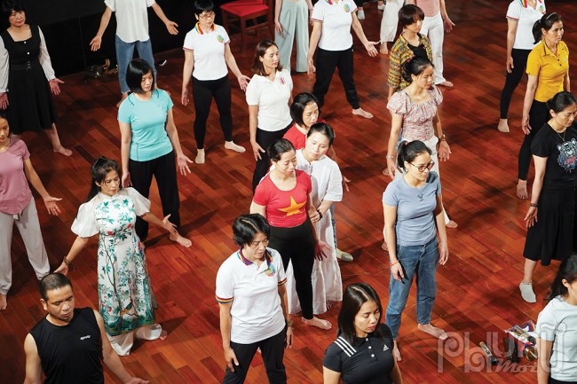 Hướng dẫn học viên tập luyện tại Hà Nội.