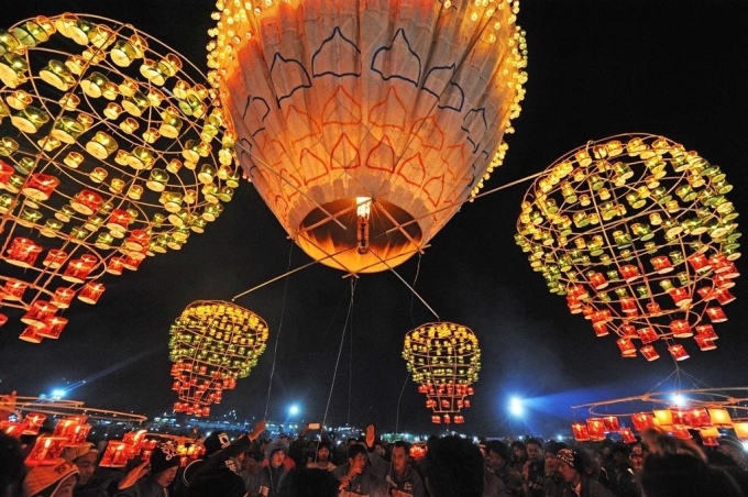 Lễ hội Tazaungdaing diễn ra tầm tháng 11.