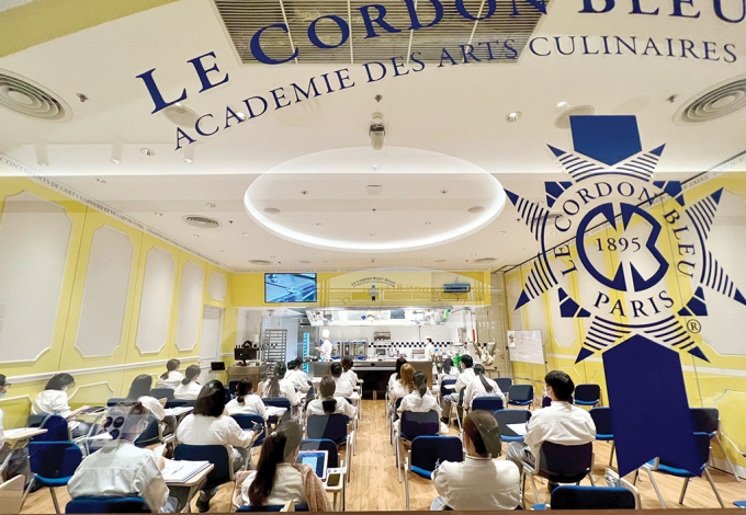 Trường Le Cordon Bleue - trường dạy nấu ăn cao cấp hàng đầu thế giới được đưa đến Bangkok với sự dẫn dắt của công chúa Thái Lan, khẳng định tham vọng nâng vị thế ẩm thực Thái lên tầm quốc tế. 