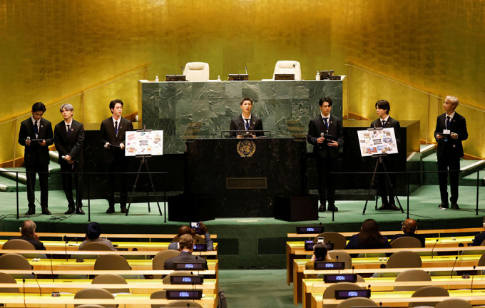 Các thành viên nhóm BTS phát biểu trong chương trình SDG Moment tại Liên hợp quốc.
