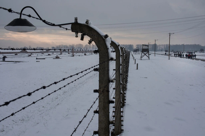 Trại tử thần Auschwitz-Birkenau, nơi một triệu người Do Thái đã bị giết chết, và cha bà Borne là một trong những người còn sống sót (Ảnh: NYTimes)