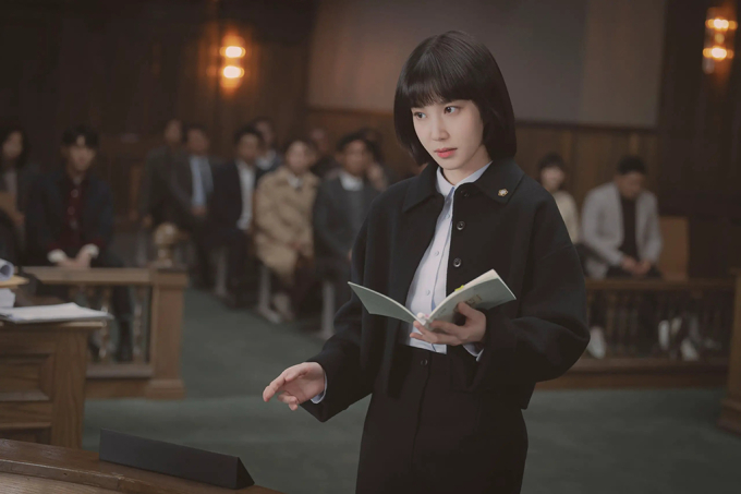 Diễn viên Park Eun-bin trong vai nữ luật sư mắc chứng tự kỷ trong bộ phim ăn khách 