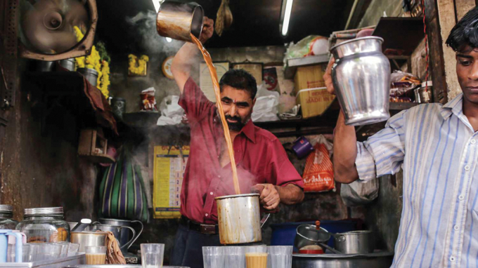 Người Ấn Độ đã nhanh chóng phát triển các kỹ thuật pha trà của riêng họ.