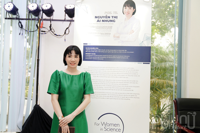 PGS.TS Nguyễn Thị Ái Nhung tại lễ trao giải thưởng L'Oréal - UNESCO 