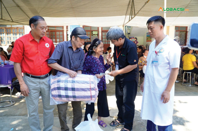 Nhật ký hành trình “gieo hơi ấm” trong tâm lũ dữ