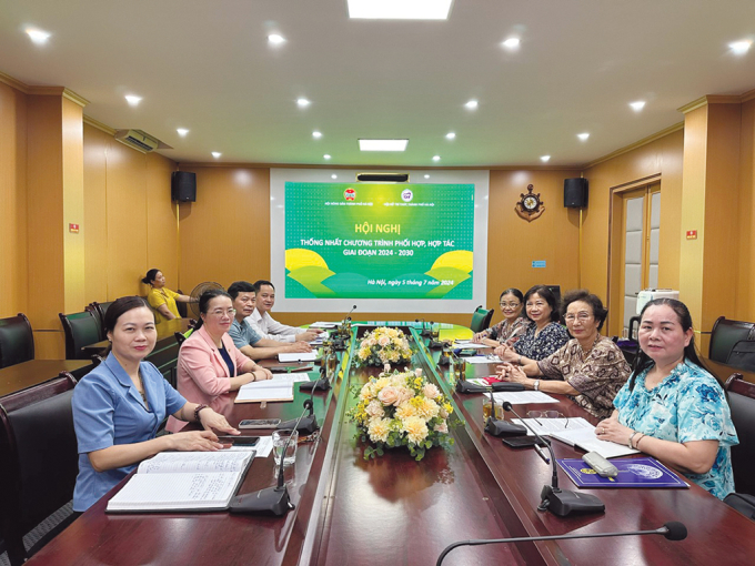 Hội NTT Hà Nội bàn nội dung hợp tác với Hội Nông dân TP Hà Nội.