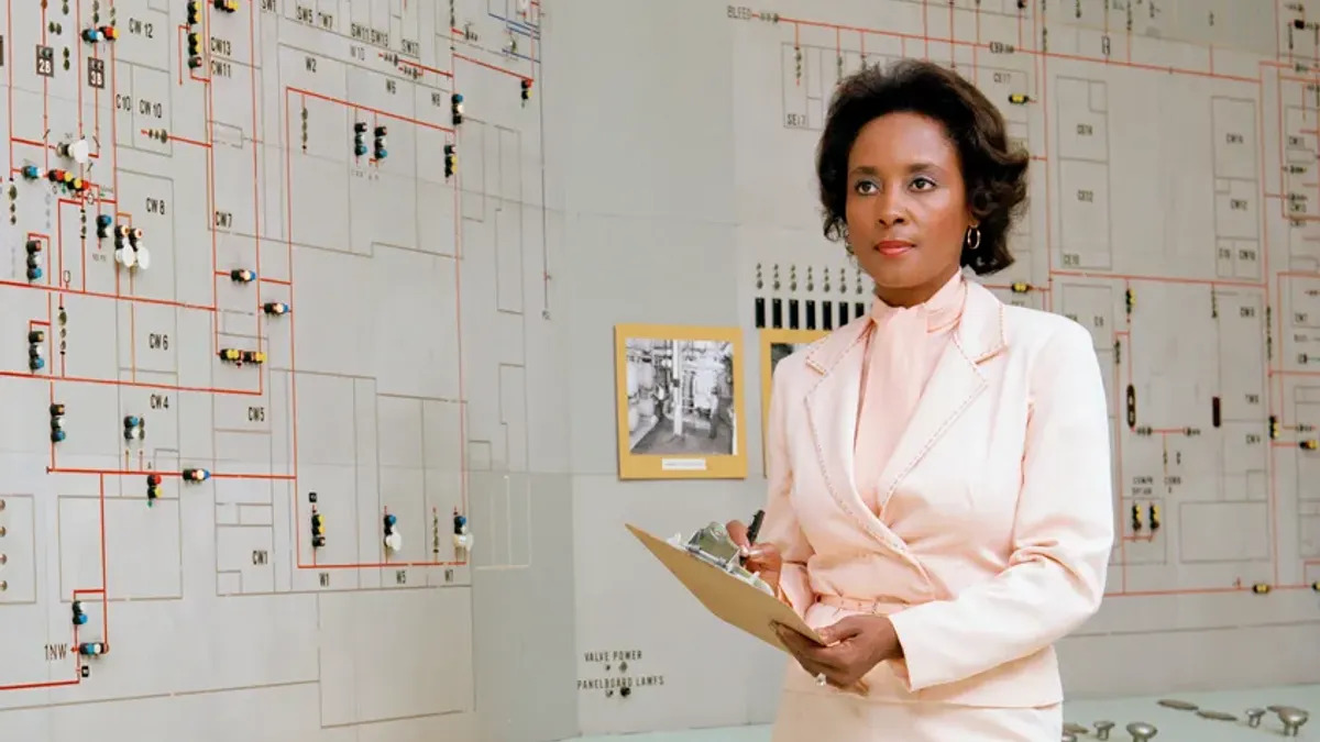 Annie Easley trong phòng điều khiển ở NASA vào năm 1981. Bà công tác tại cơ quan vũ trụ trong 34 năm trước khi nghỉ hưu vào năm 1989 (Ảnh: NASA)