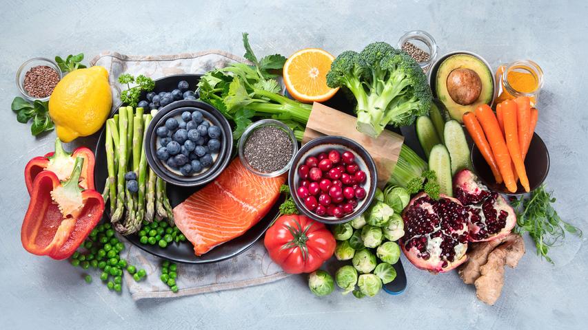 Một chế độ ăn giàu rau xanh, trái cây, ngũ cốc nguyên hạt, chất béo tốt giúp bảo vệ gan và sức khỏe tổng thể