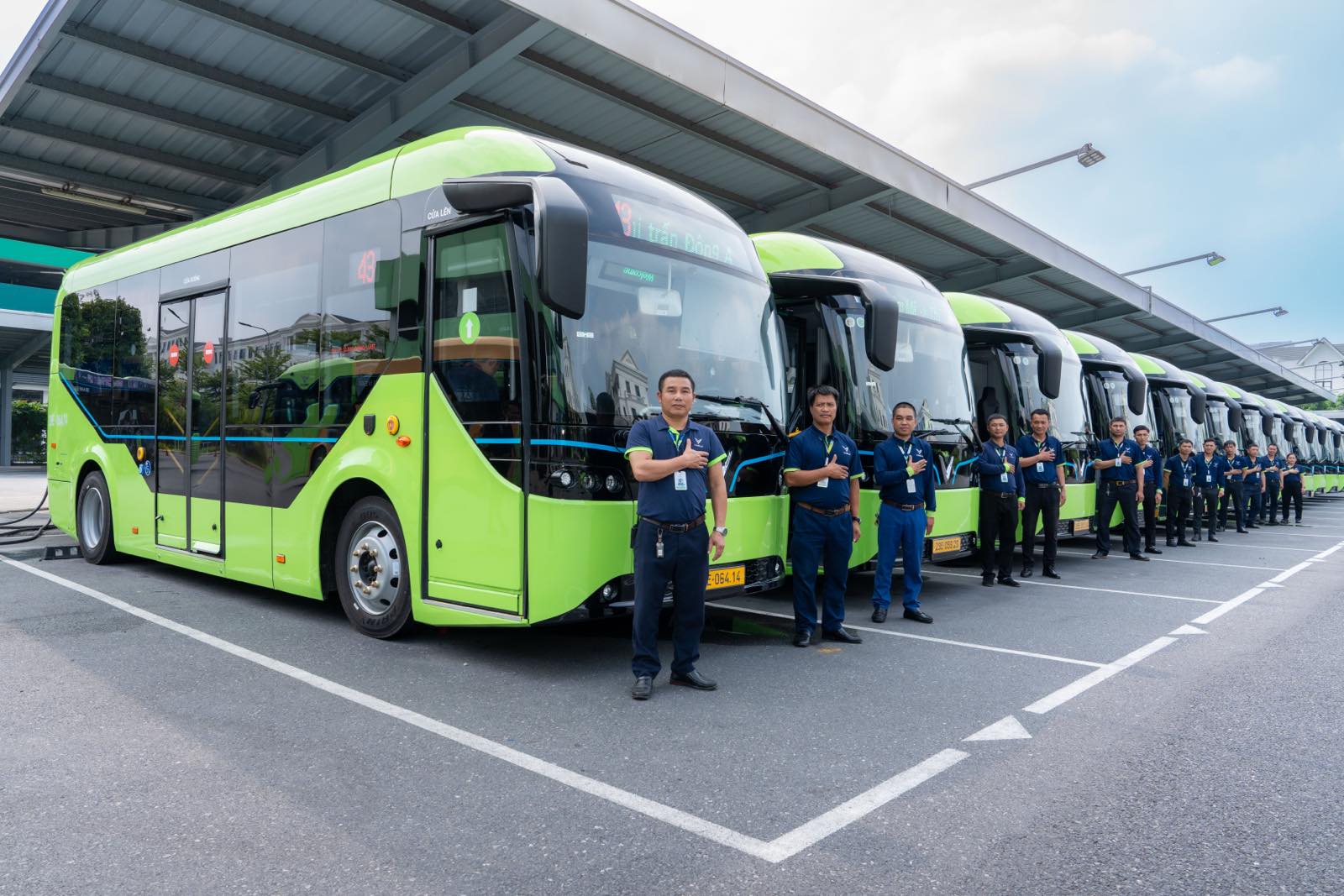 Vinbus khai trương tuyến buýt điện 43 - Kết nối nội thành với Đông Anh
