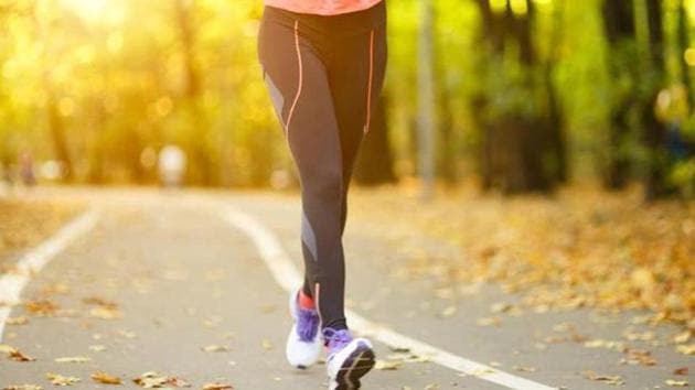 Những thói quen đi bộ có thể gây hại cho sức khỏe